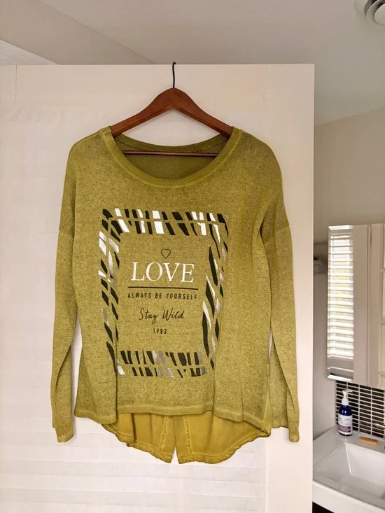 NWOT-LOVE Graphic Lightweight Sage Green Sweater - Picture 1 of 5